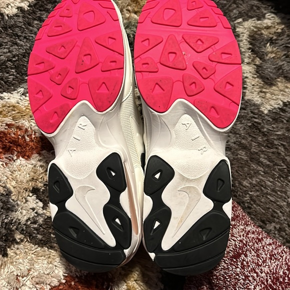 Men’s Nike Air Max 2 Light with Pink Sole Sneakers - Picture 4 of 7